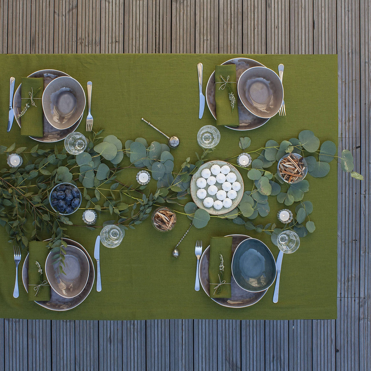 Set of Green Linen Tablecloth and 4 Napkins,Linen Tablecloth and Napkins